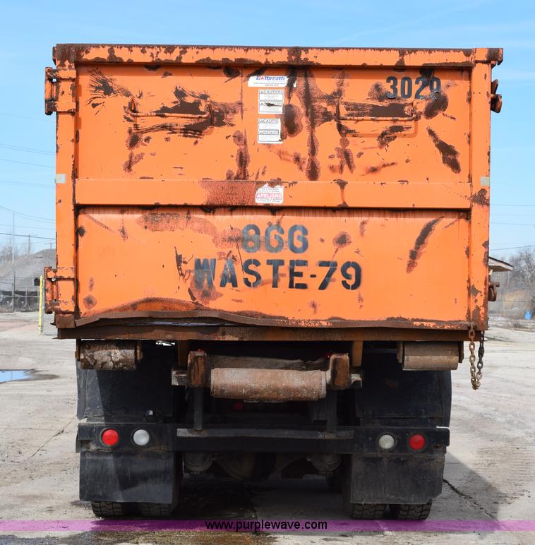 image for item K2376 1986 Kenworth C500 roll off truck