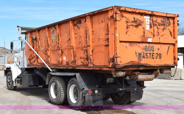 image for item K2376 1986 Kenworth C500 roll off truck