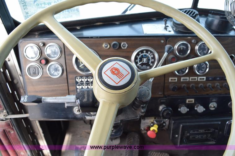 image for item K2376 1986 Kenworth C500 roll off truck