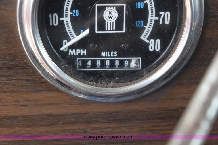 image for item K2376 1986 Kenworth C500 roll off truck