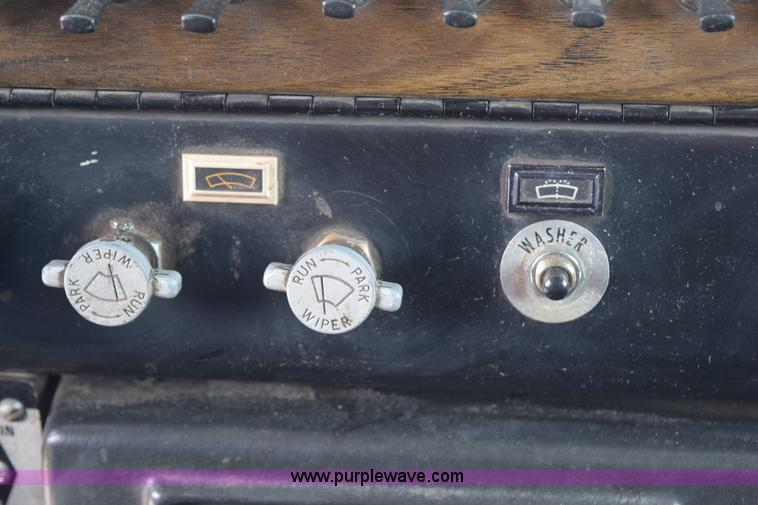 image for item K2376 1986 Kenworth C500 roll off truck