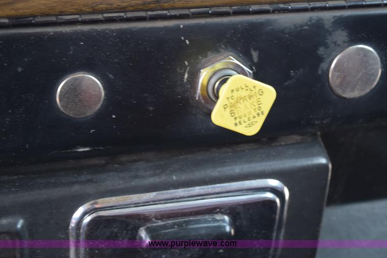 image for item K2376 1986 Kenworth C500 roll off truck