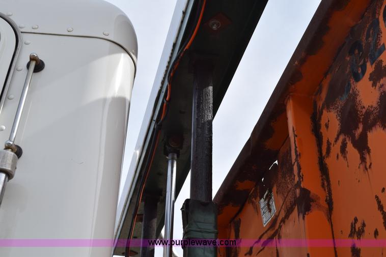 image for item K2376 1986 Kenworth C500 roll off truck