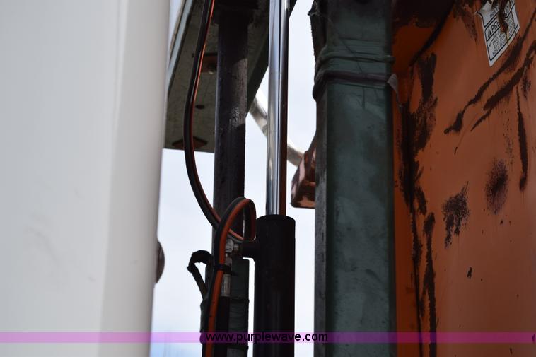 image for item K2376 1986 Kenworth C500 roll off truck