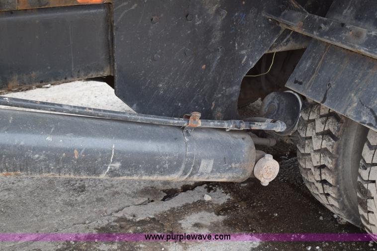 image for item K2376 1986 Kenworth C500 roll off truck