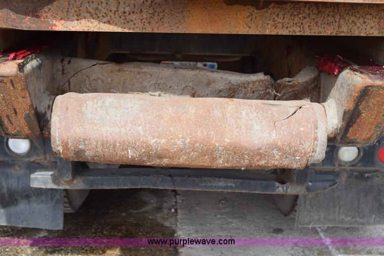 image for item K2376 1986 Kenworth C500 roll off truck