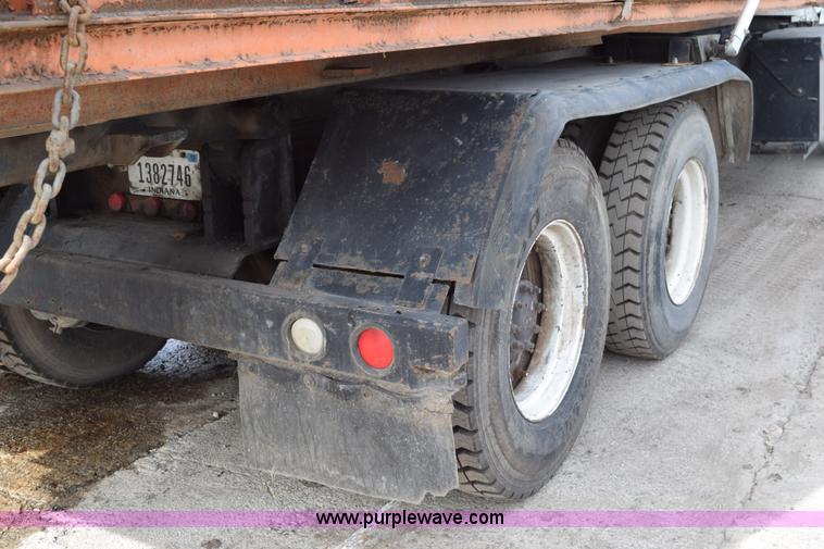 image for item K2376 1986 Kenworth C500 roll off truck