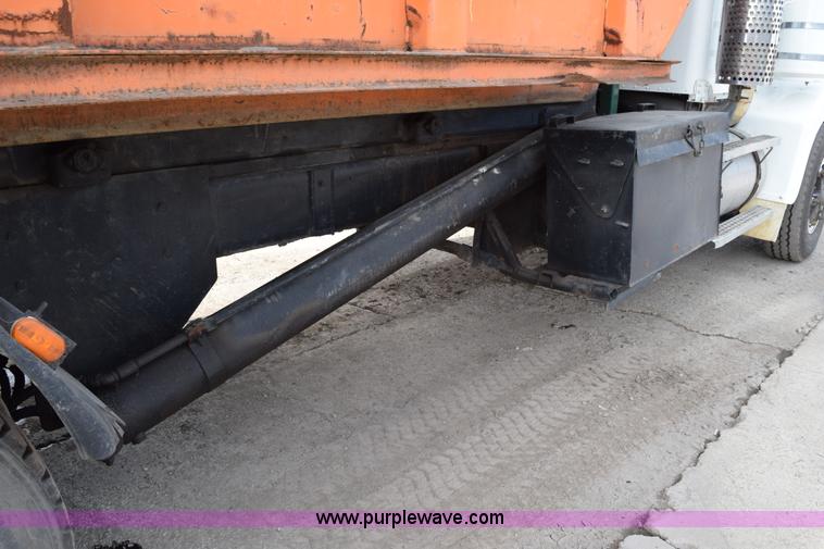 image for item K2376 1986 Kenworth C500 roll off truck