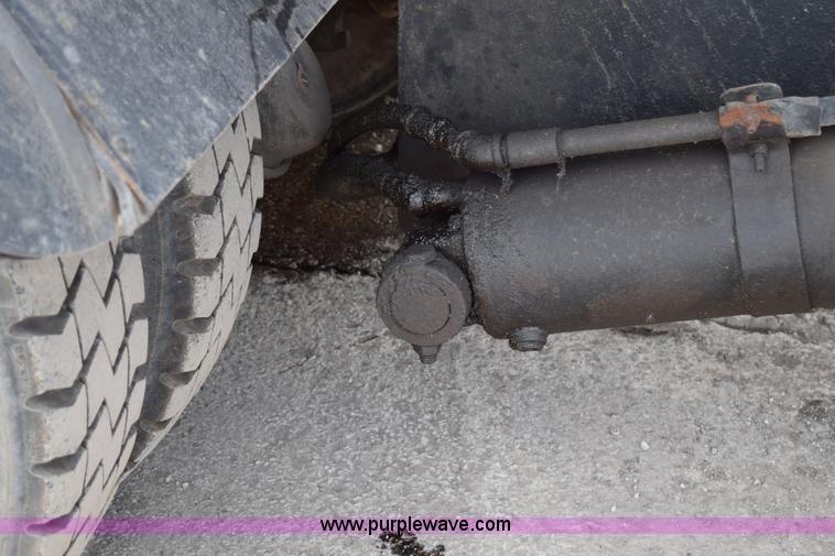 image for item K2376 1986 Kenworth C500 roll off truck