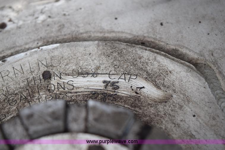 image for item K2376 1986 Kenworth C500 roll off truck