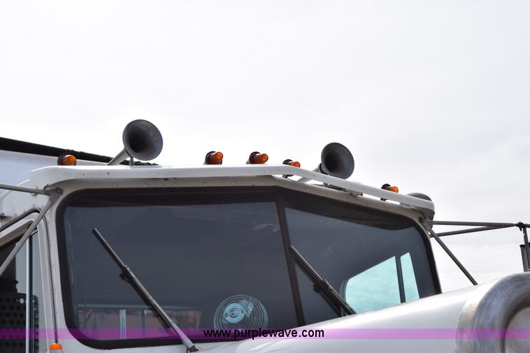 image for item K2376 1986 Kenworth C500 roll off truck