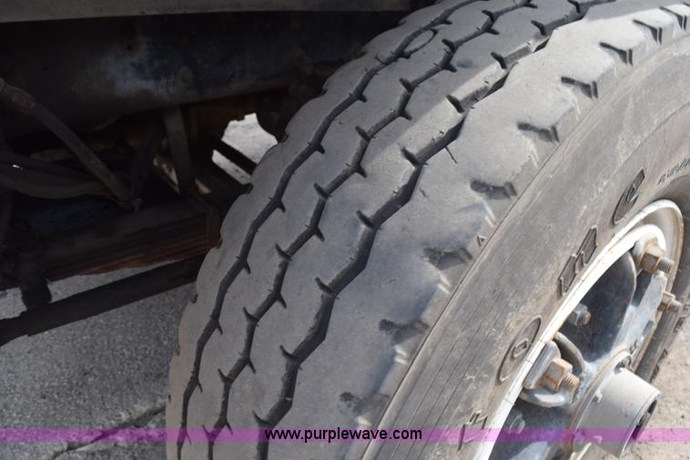 image for item K2376 1986 Kenworth C500 roll off truck