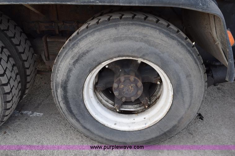 image for item K2376 1986 Kenworth C500 roll off truck