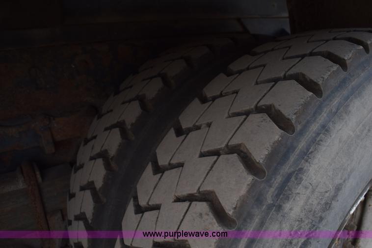 image for item K2376 1986 Kenworth C500 roll off truck