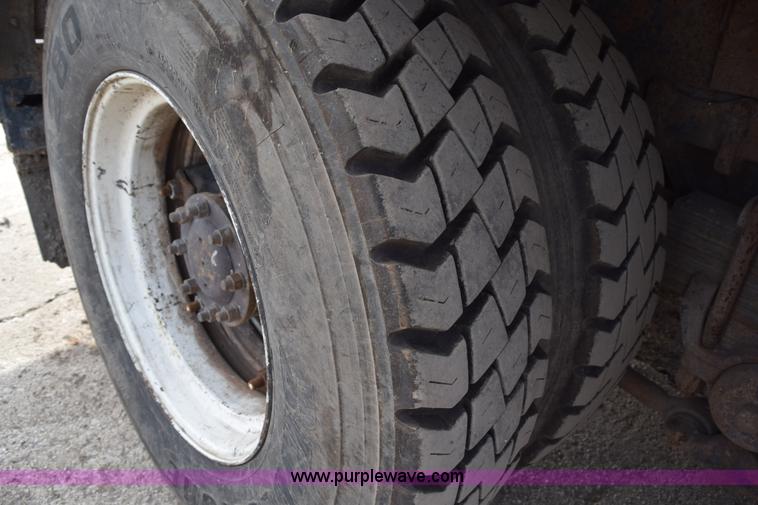 image for item K2376 1986 Kenworth C500 roll off truck