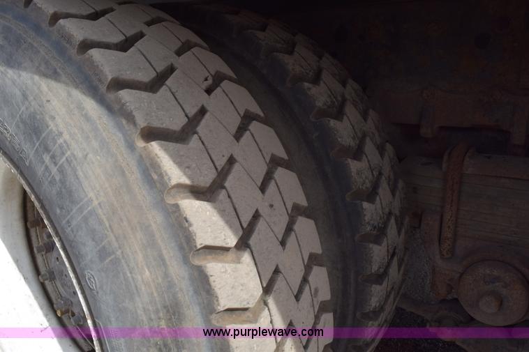 image for item K2376 1986 Kenworth C500 roll off truck