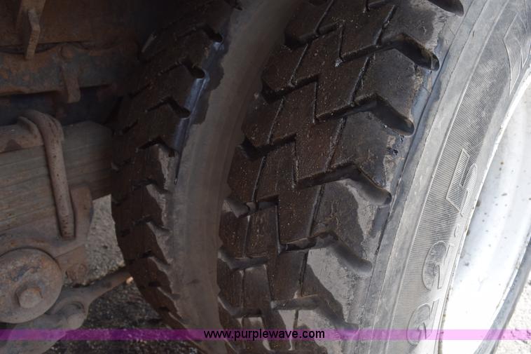 image for item K2376 1986 Kenworth C500 roll off truck