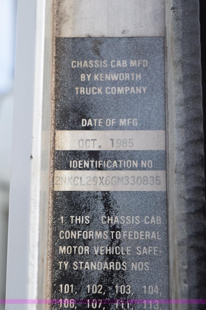 image for item K2376 1986 Kenworth C500 roll off truck