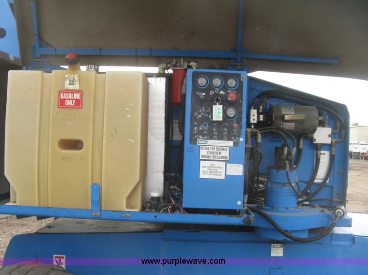image for item K2964 2001 Genie S-60 boom lift