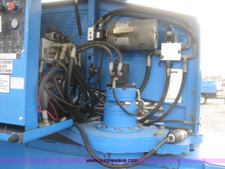 image for item K2964 2001 Genie S-60 boom lift