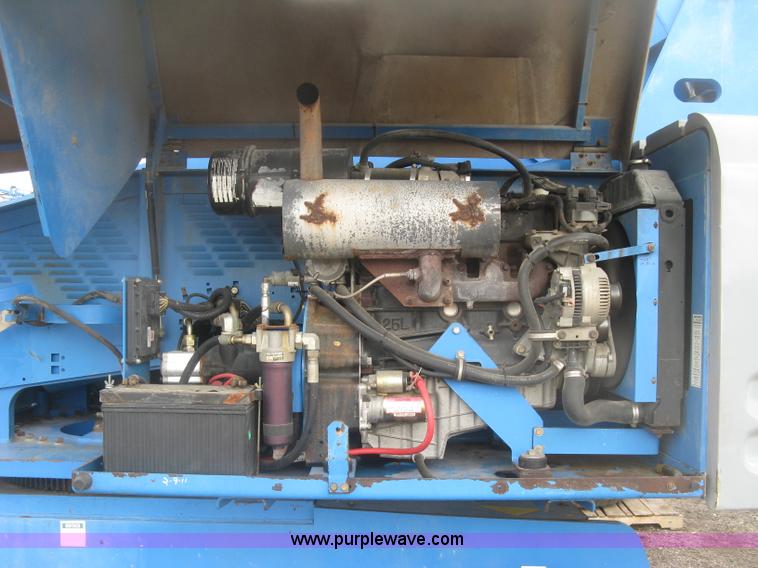 image for item K2964 2001 Genie S-60 boom lift