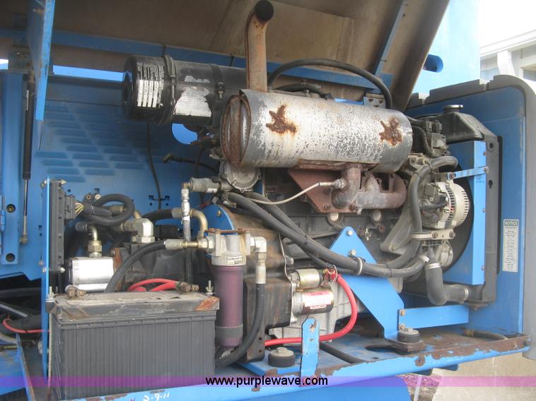 image for item K2964 2001 Genie S-60 boom lift