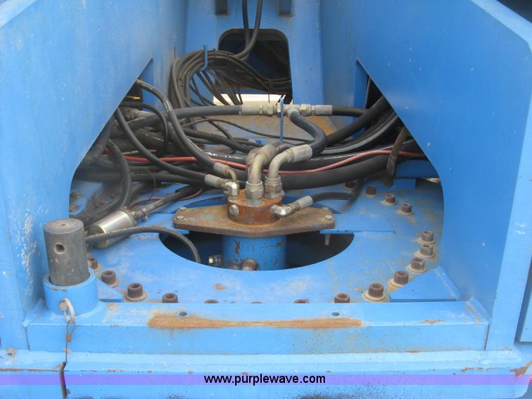 image for item K2964 2001 Genie S-60 boom lift