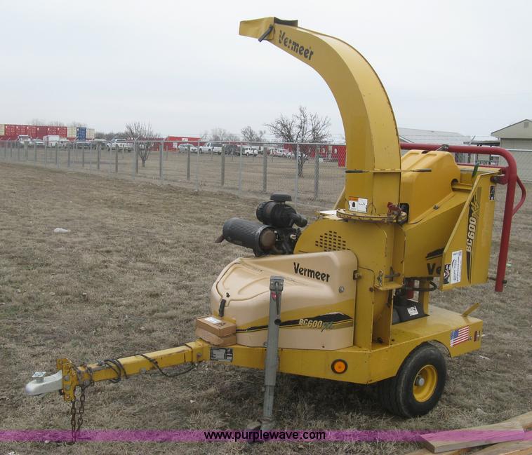 image for item K2969 2005 Vermeer BC600XL wood chipper