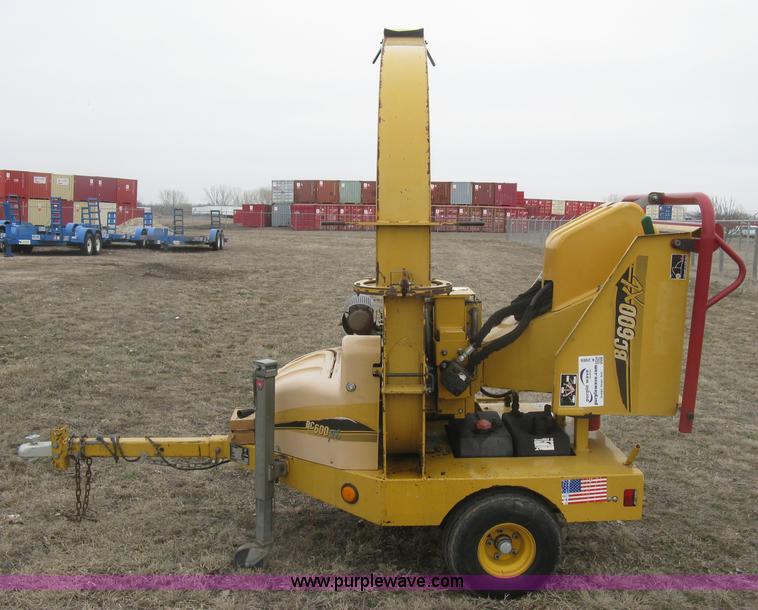 image for item K2969 2005 Vermeer BC600XL wood chipper