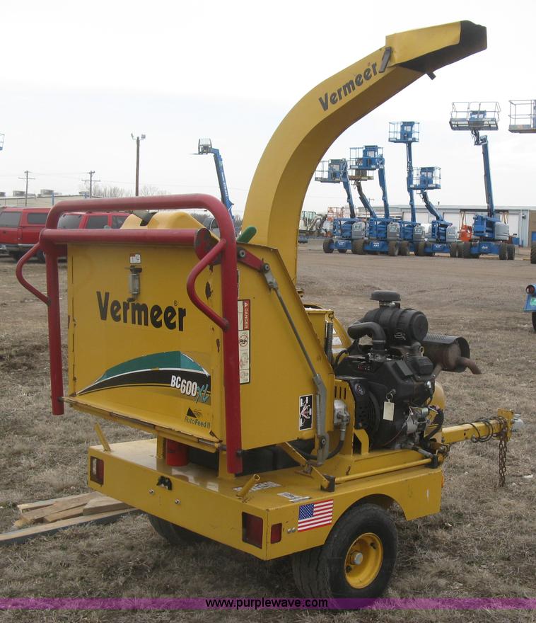image for item K2969 2005 Vermeer BC600XL wood chipper