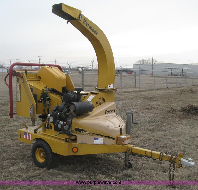 image for item K2969 2005 Vermeer BC600XL wood chipper