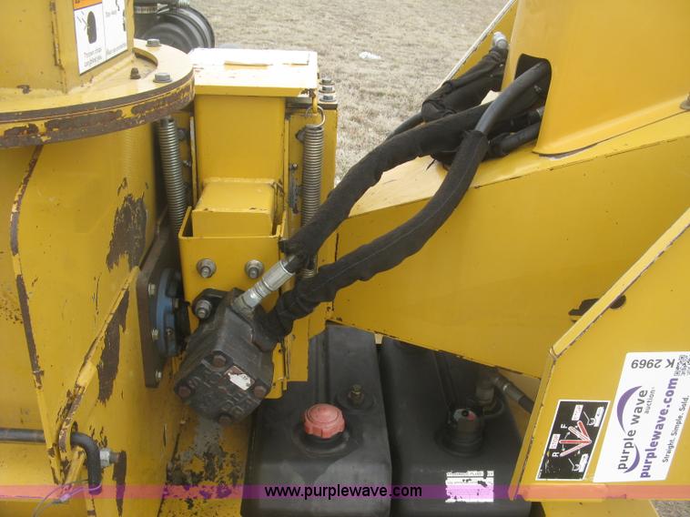 image for item K2969 2005 Vermeer BC600XL wood chipper