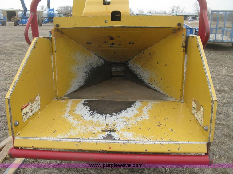 image for item K2969 2005 Vermeer BC600XL wood chipper
