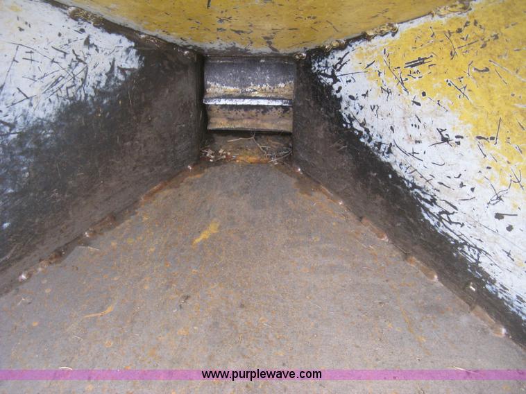 image for item K2969 2005 Vermeer BC600XL wood chipper