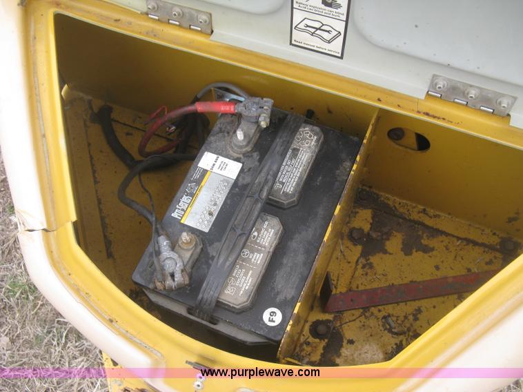 image for item K2969 2005 Vermeer BC600XL wood chipper