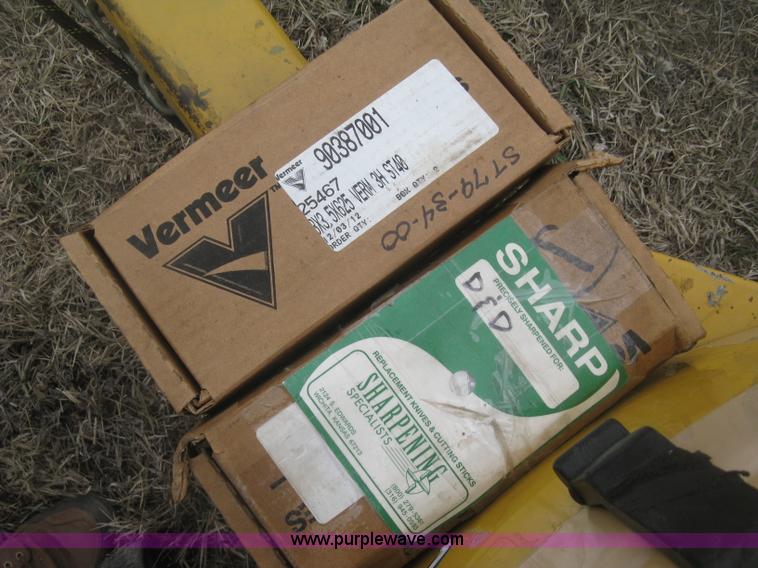 image for item K2969 2005 Vermeer BC600XL wood chipper