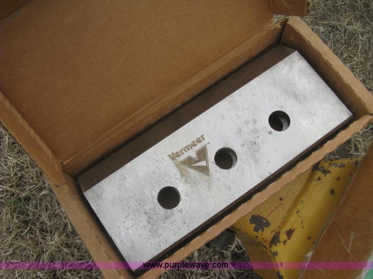 image for item K2969 2005 Vermeer BC600XL wood chipper