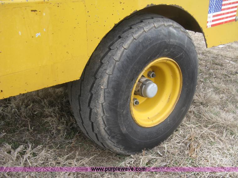 image for item K2969 2005 Vermeer BC600XL wood chipper