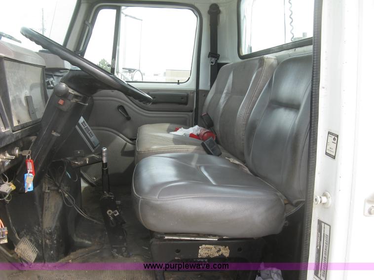 image for item K2984 1998 International 4700 service truck