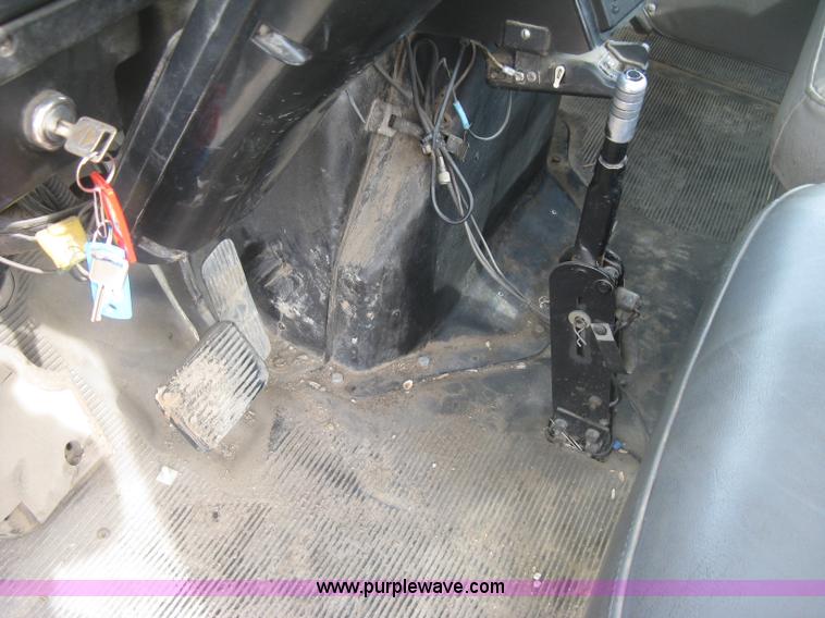 image for item K2984 1998 International 4700 service truck