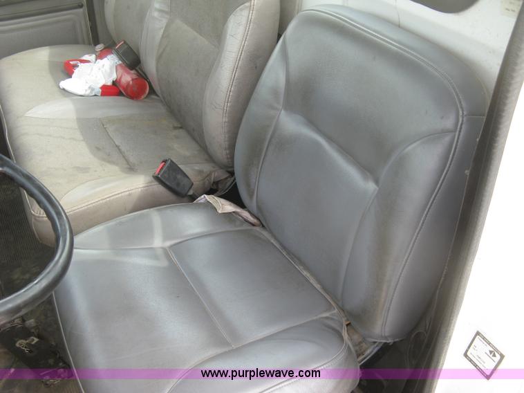 image for item K2984 1998 International 4700 service truck