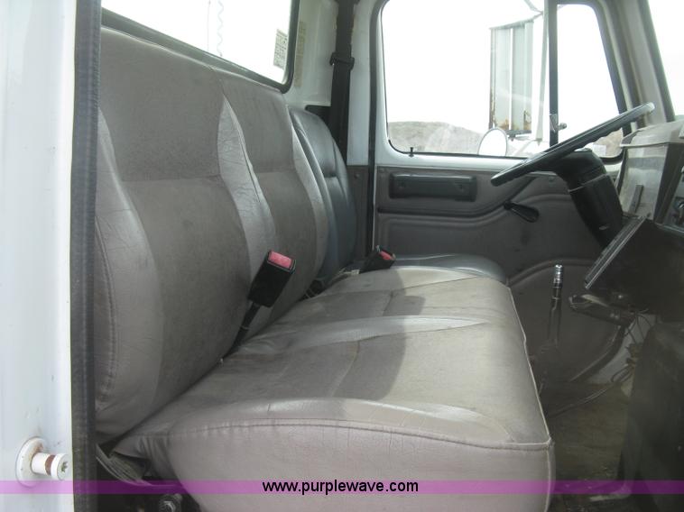 image for item K2984 1998 International 4700 service truck