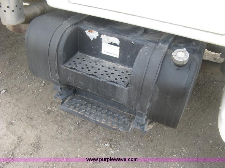 image for item K2984 1998 International 4700 service truck