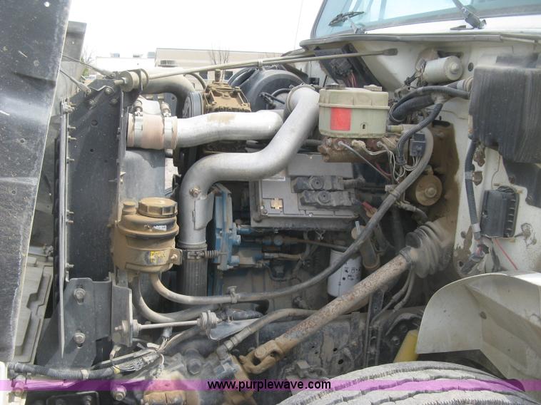 image for item K2984 1998 International 4700 service truck