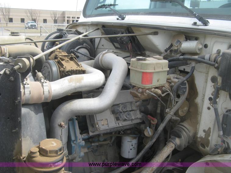 image for item K2984 1998 International 4700 service truck