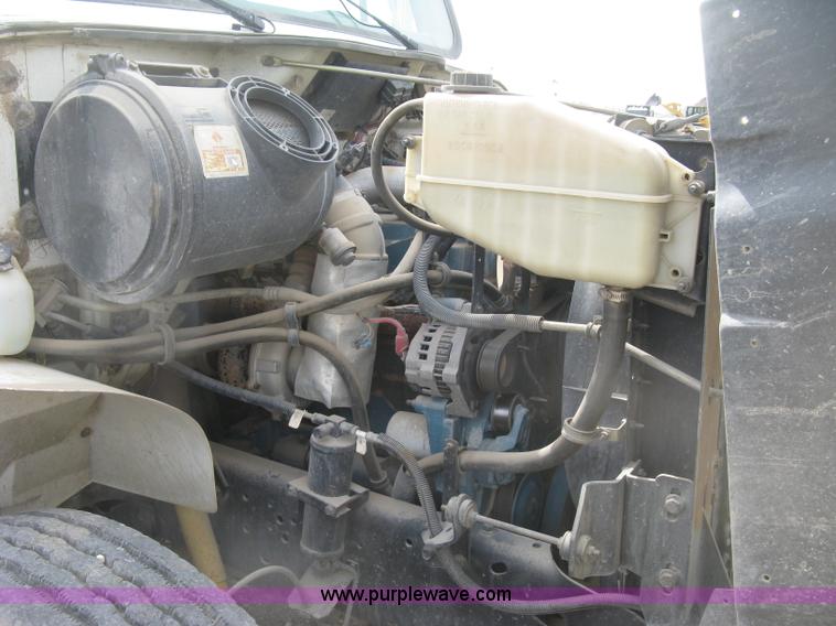 image for item K2984 1998 International 4700 service truck