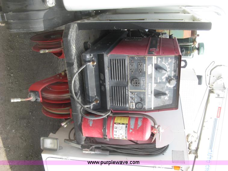 image for item K2984 1998 International 4700 service truck