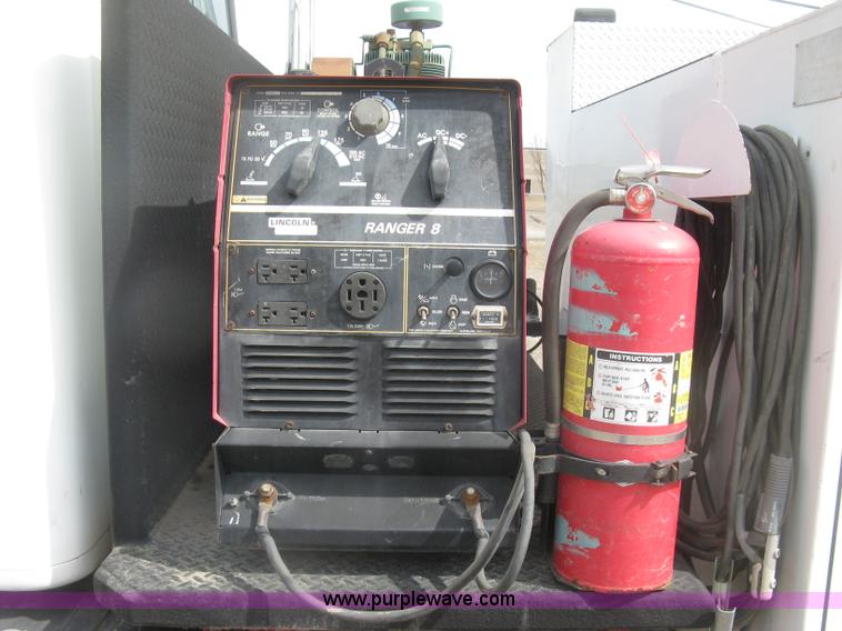 image for item K2984 1998 International 4700 service truck