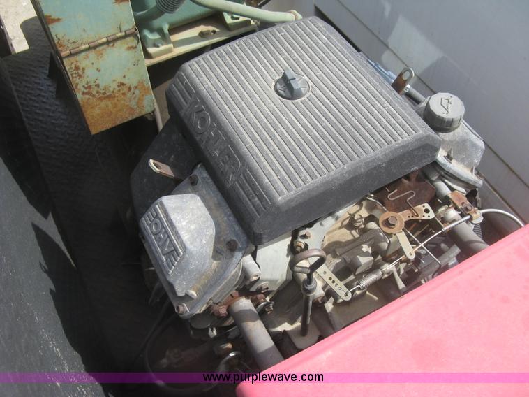 image for item K2984 1998 International 4700 service truck