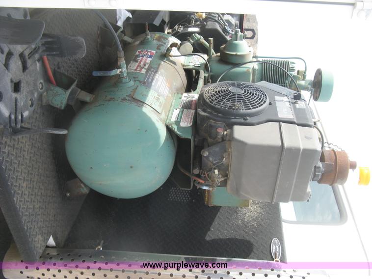 image for item K2984 1998 International 4700 service truck